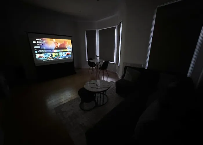 Spacious 2 Bed Flat In London