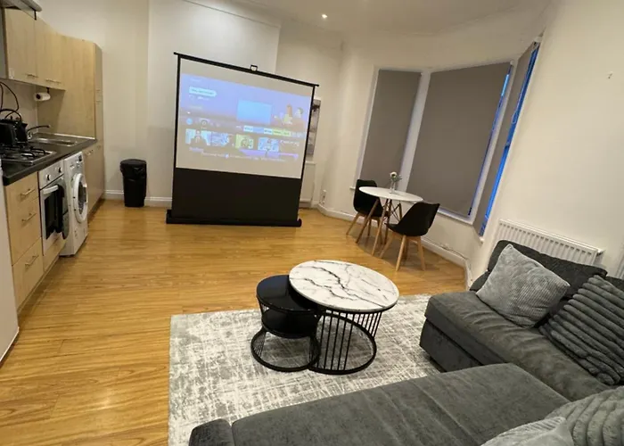 Spacious 2 Bed Flat In London